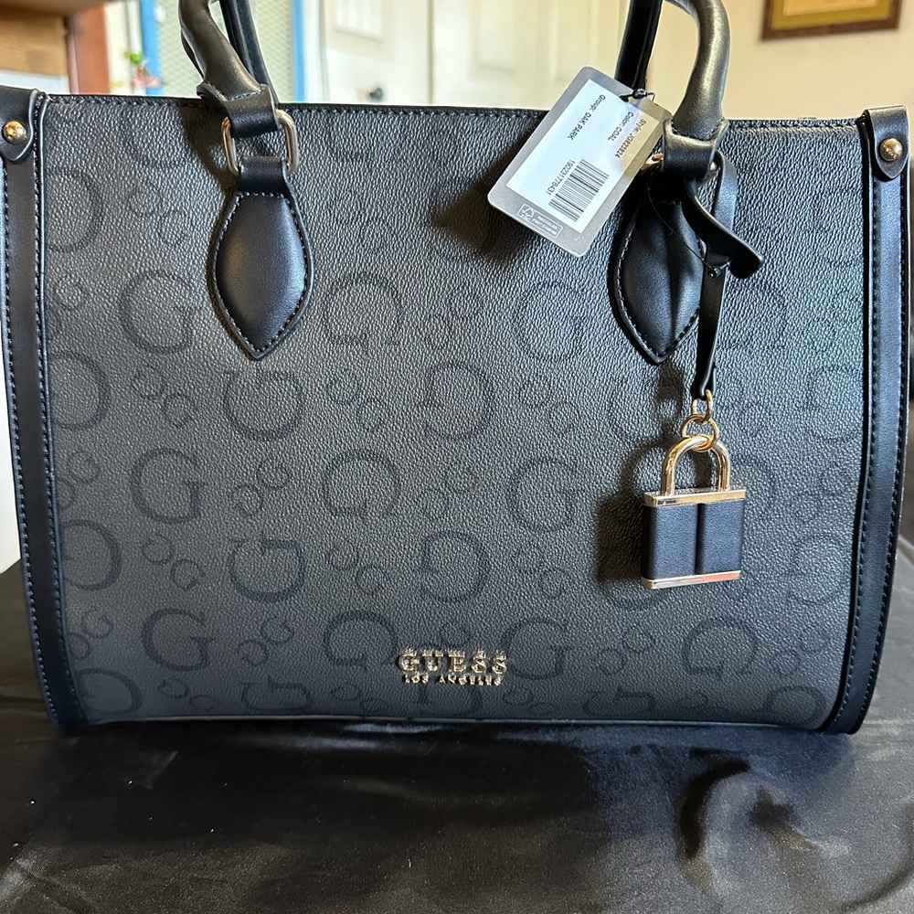 Guess-coal-Oak Park Handbag. NWT
